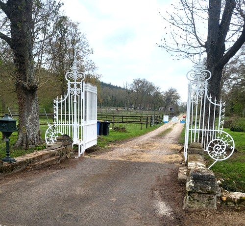 Portail et prairie de Mormoulins